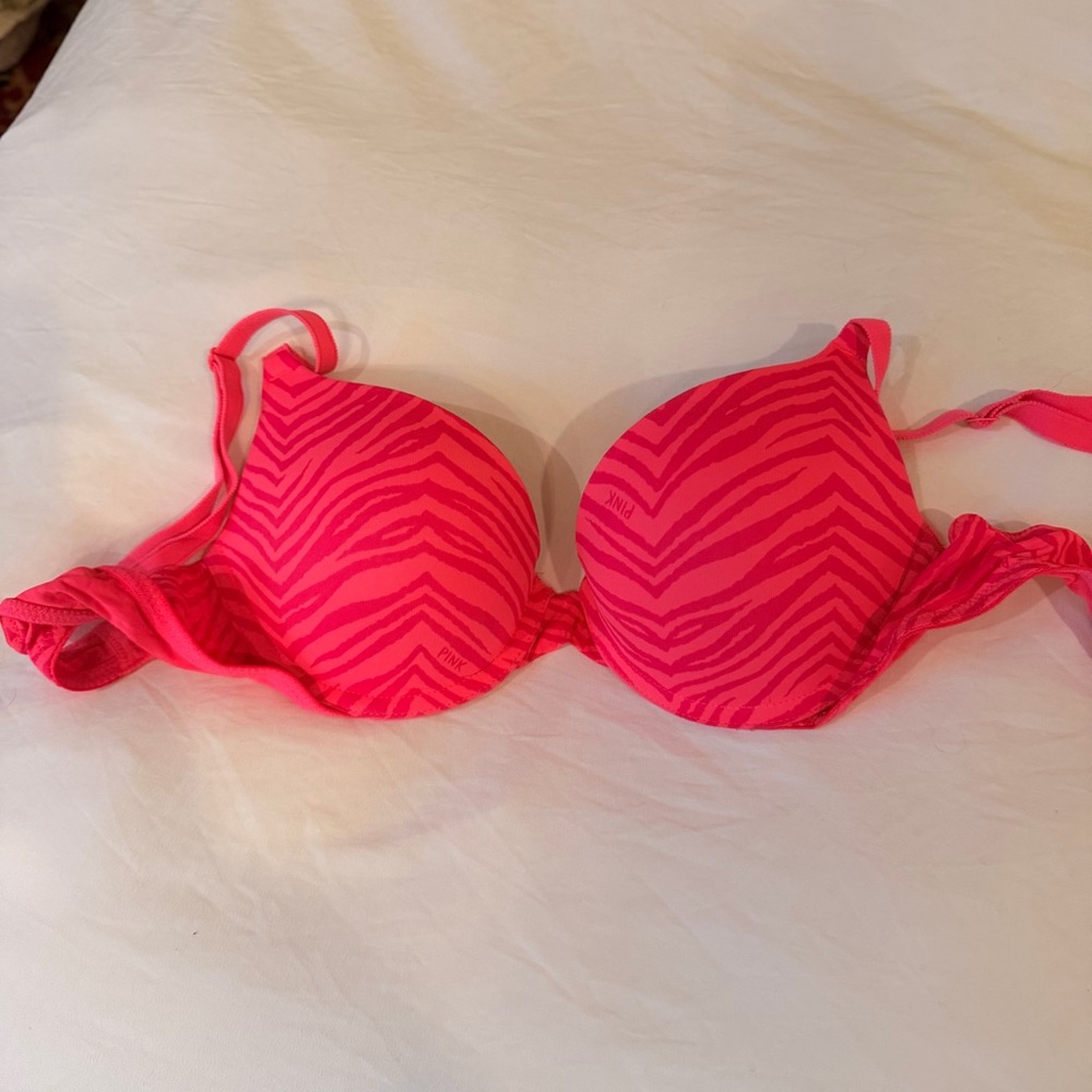 PINK Wear Everywhere Push-up